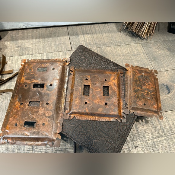 Rustic Western Wallplate set. Never Used! - Picture 3 of 10